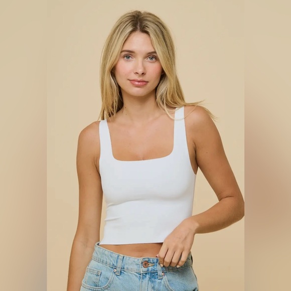 🆕🤍WHITE COMPRESSION TANK - Picture 1 of 3